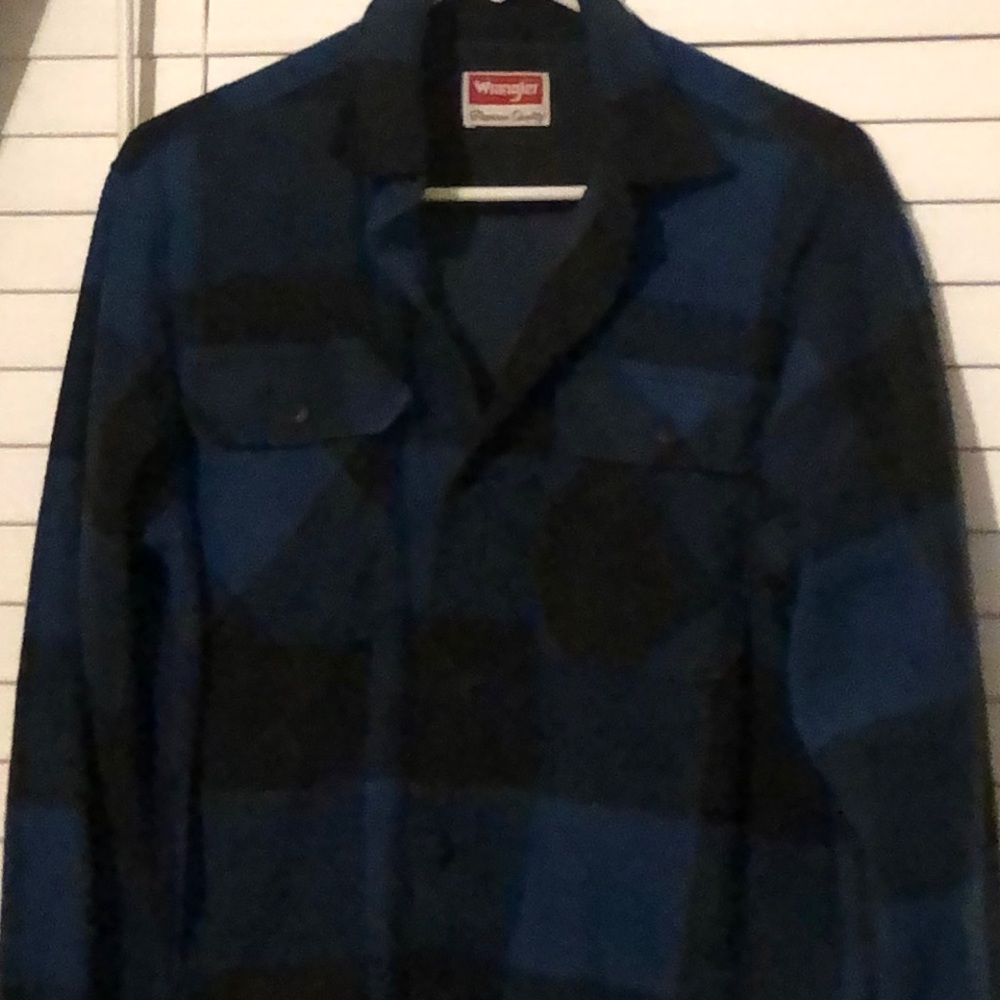 Long sleeve button down flannel in blue and black